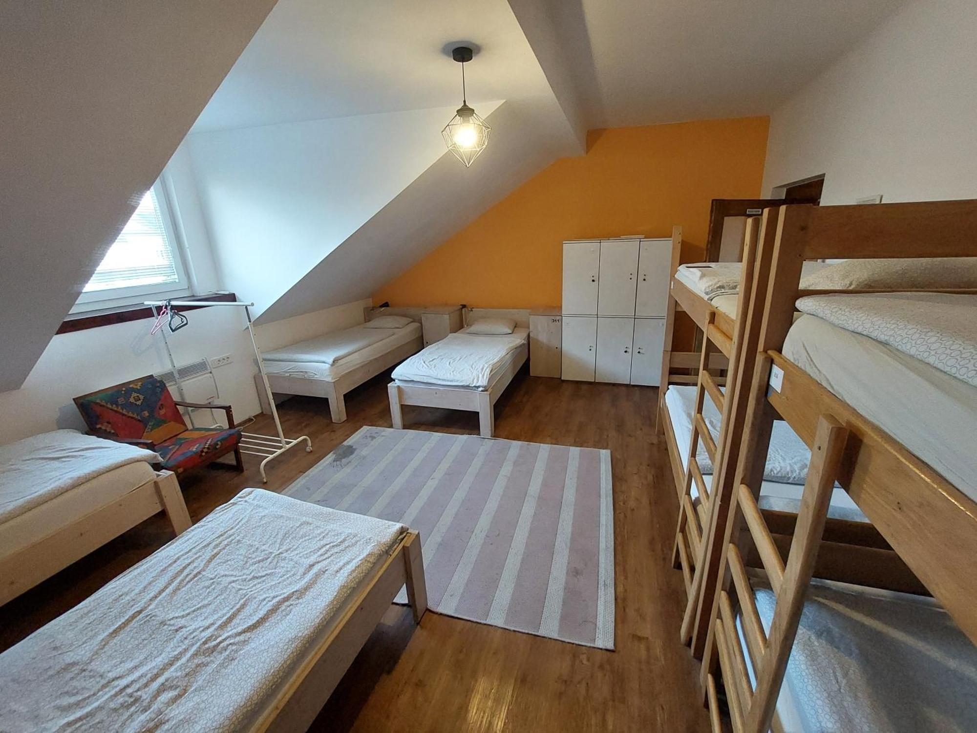 Vv Way - Lisica Zvitorepka Ljubljana Buitenkant foto