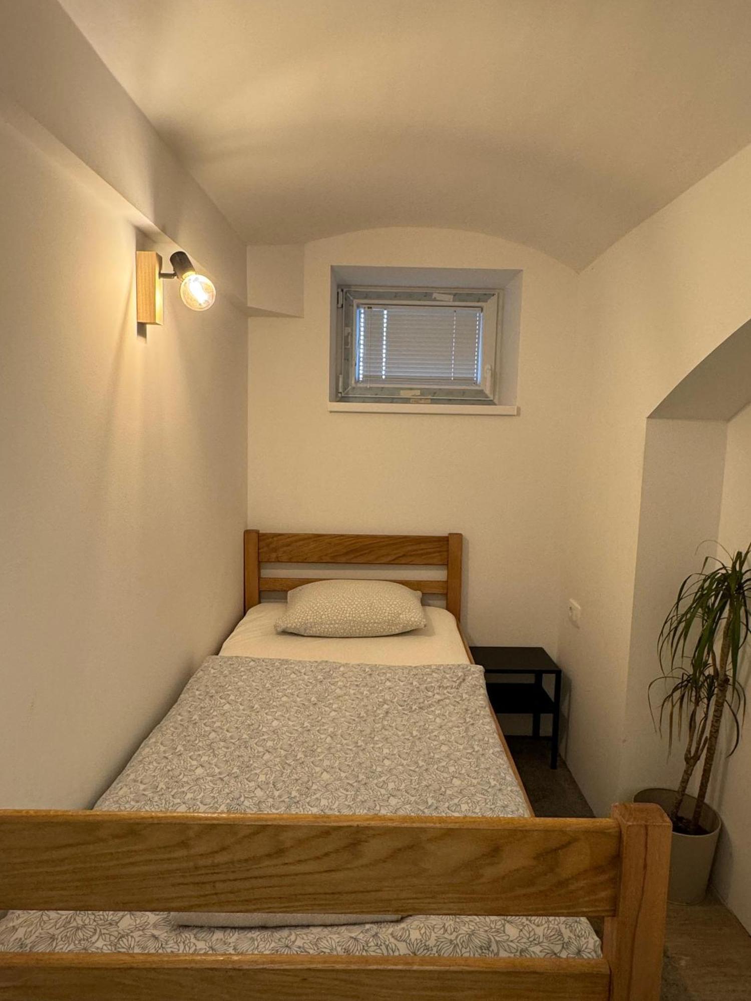 Vv Way - Lisica Zvitorepka Ljubljana Buitenkant foto